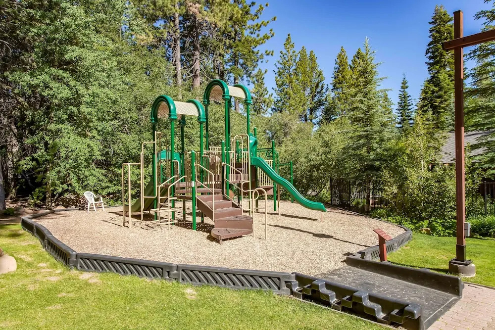 New Listing! New-build Luxury W/ Hot Tub 4 Bedroom Home