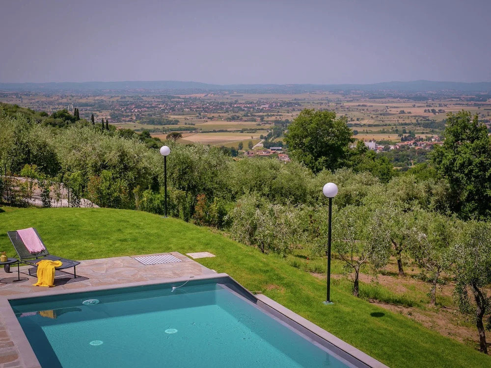 Rustic Villa in Cortona With Swimming Pool