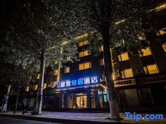 Tuke Light Hotel