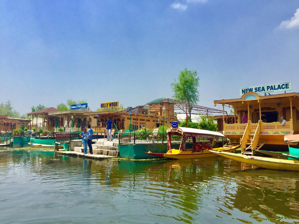 New Sea Palace Houseboats