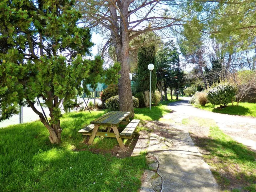 Appartement wifi, piscine, spa, clim, +vélo à Arles en Camargue pour 6 pers