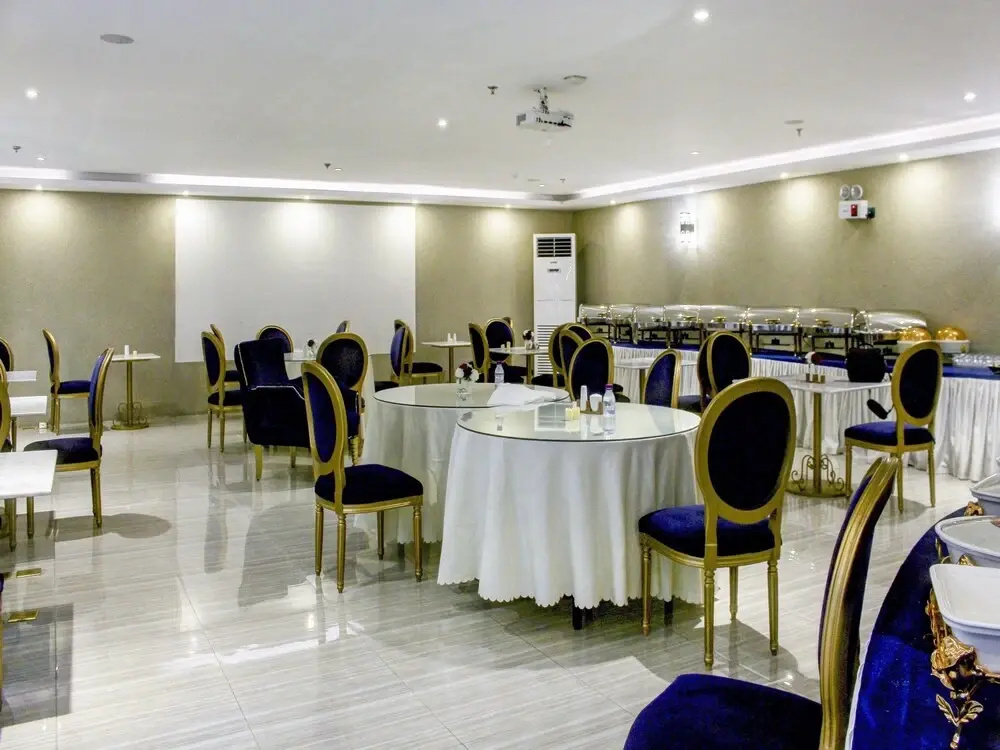 Capital O 581 Goldish Hotel