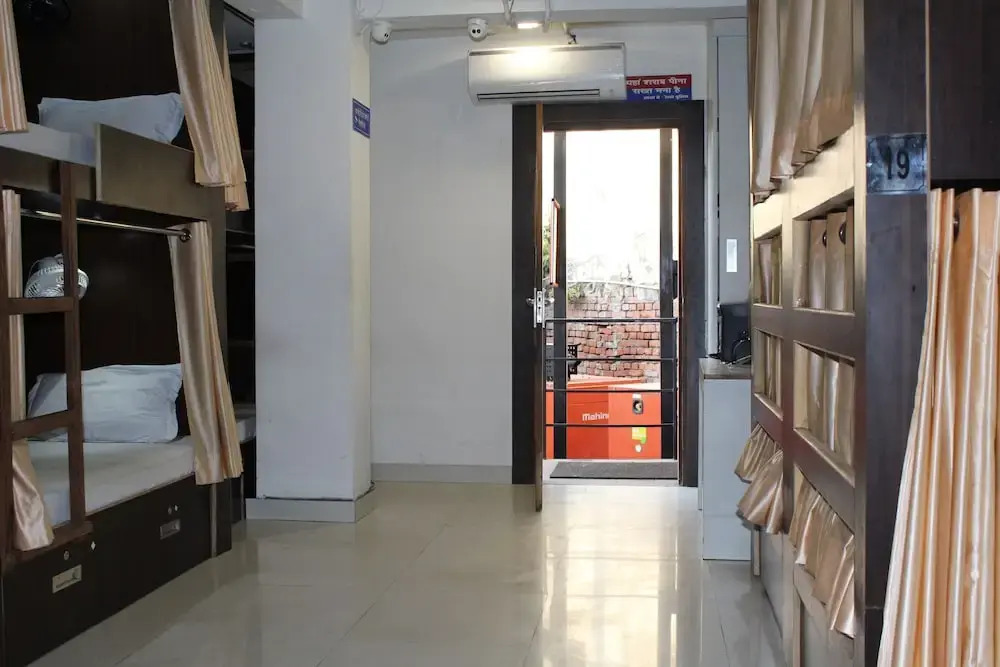 PARADISE AC DORMITORY