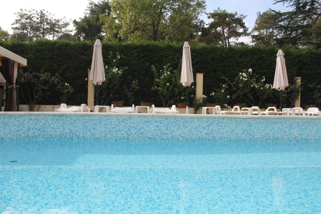 Lovely 1-bedroom apartment with pool, 250 m to the beach
