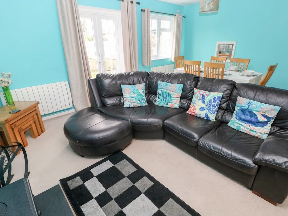 4 Hanbury Lodge