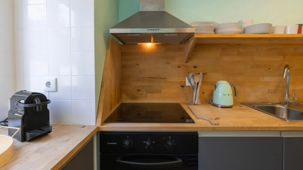 Trendy, Vintage with Castle View Apartment 44 by Lisbonne Collection