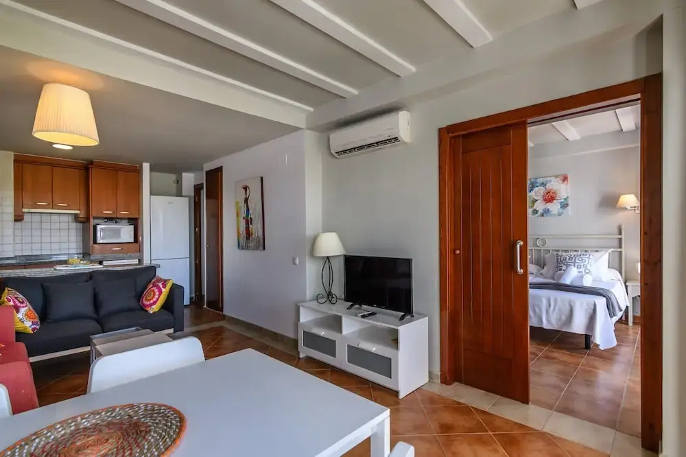Ideal Apartment With Golf Course Views