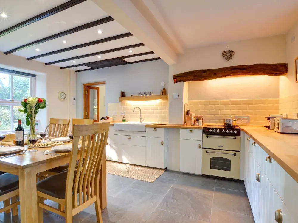Restful Holiday Home in Glandwr near River