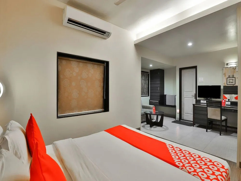 Oyo 17332 Hotel Nana'S