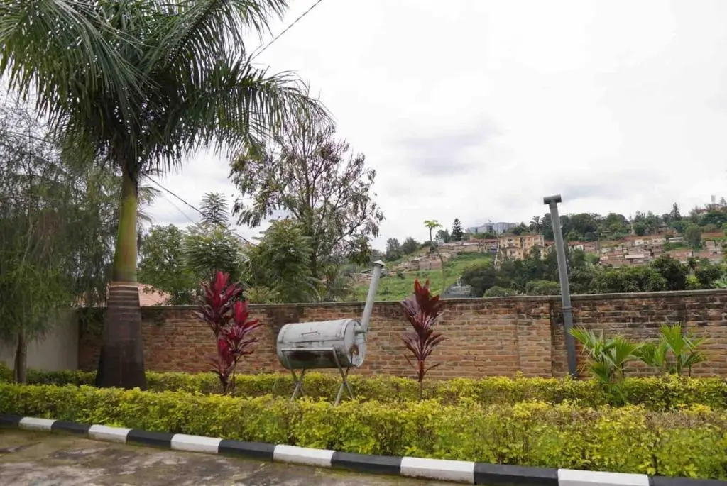 House - Sleeps 6 - Parking - Garden