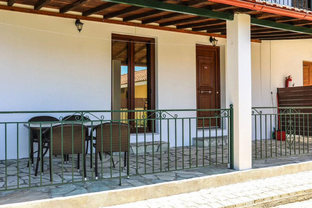 Sunset Studios & Apartments
