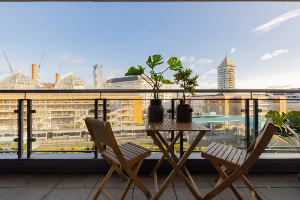 The Doulton Escape - Modern 2BDR with Balcony