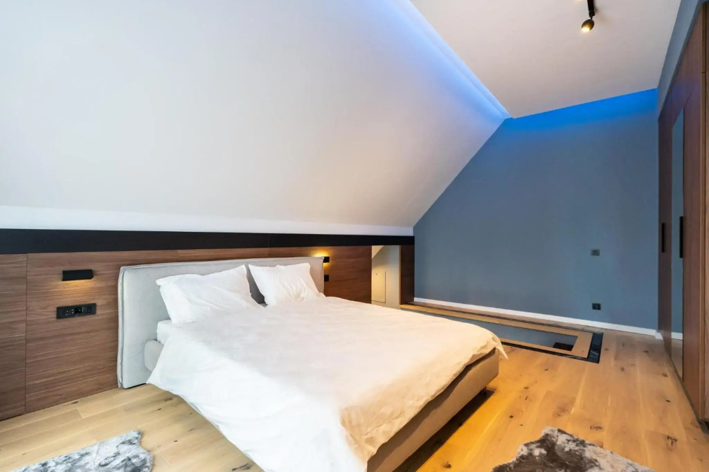 Sunflower- Designer 2R apartment near Piata Unirii with circular terrace