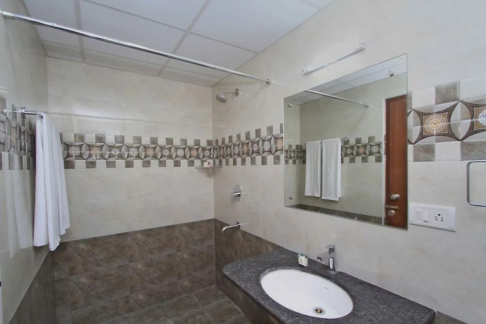 OYO 10379 Hotel Varcity Sapphire