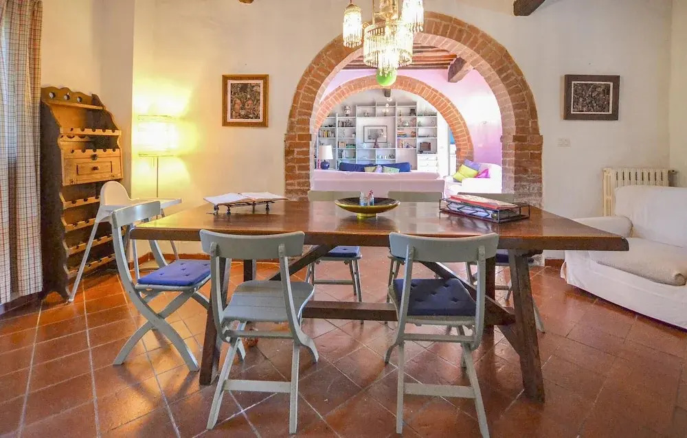 Beautiful Home in Foiano With 5 Bedrooms, Wifi and Outdoor Swimming Pool