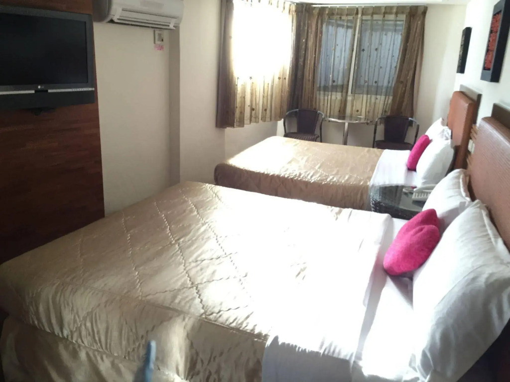 Funzy Hotel