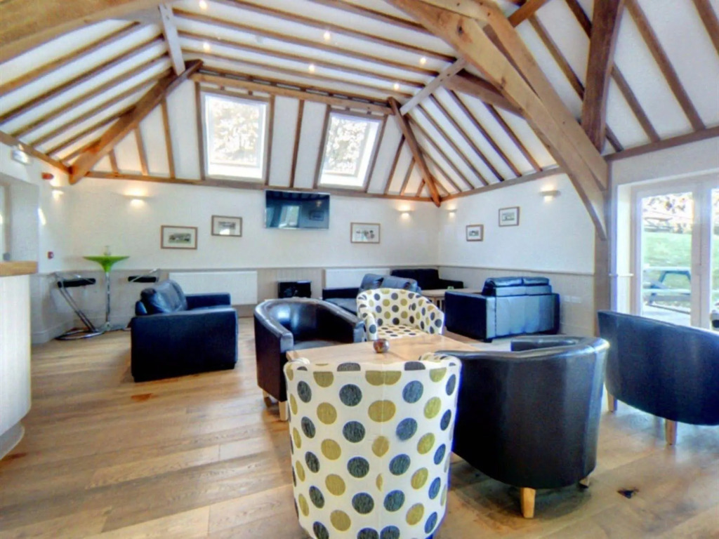 Neuadd Henllan Lodge