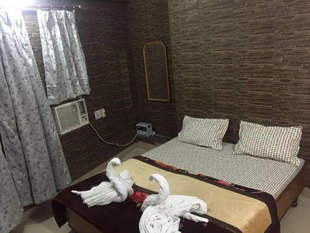 Purohit Lodge B&B by StayApart