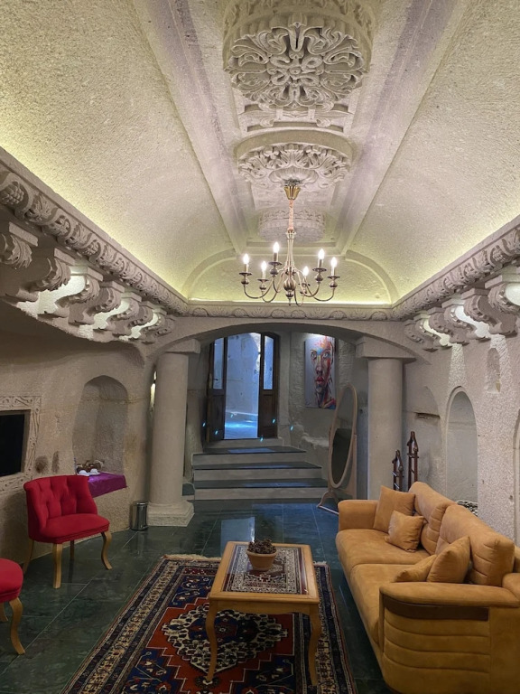 Abu Hayat Cave Suites