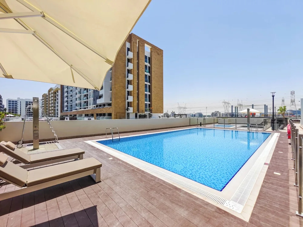 Zen Condo With Burj Khalifa View In Vibrant City