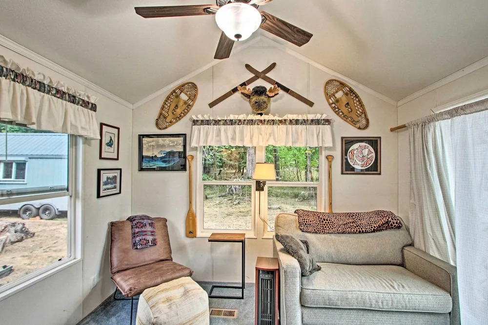 Woodsy Packwood Haven w/ Golf Course Access!