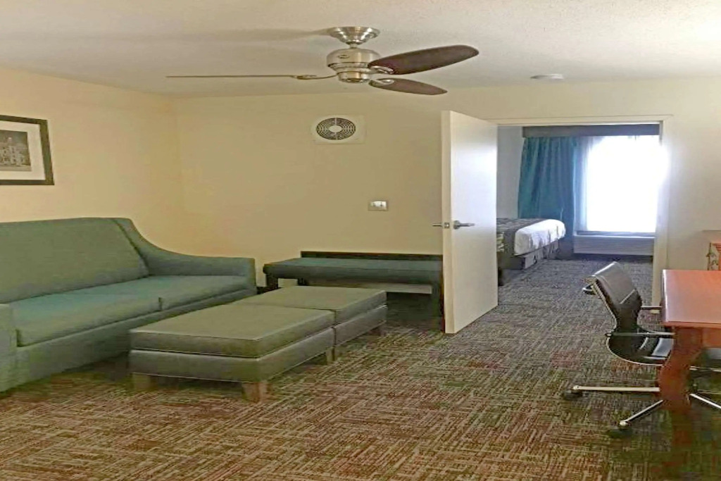 Comfort Inn & Suites O'Fallon - St. Louis Area