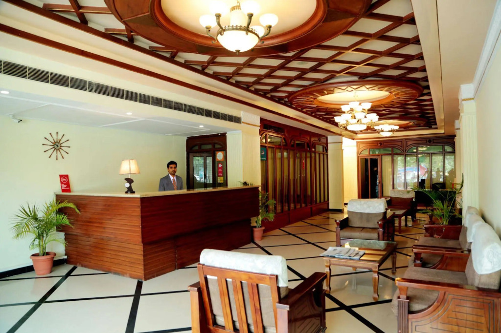 Hotel Hollyhock
