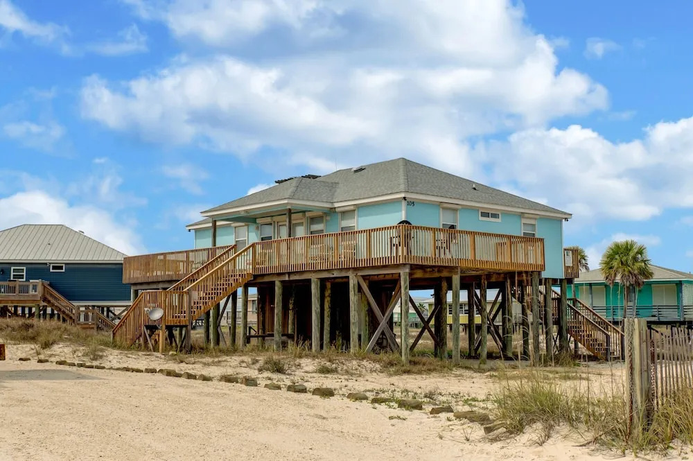 Sandbar - Spacious And Sunny - The Rooftop Crows Nest Offers Unsurpassed Island Views! 3 Bedroom Home by RedAwning