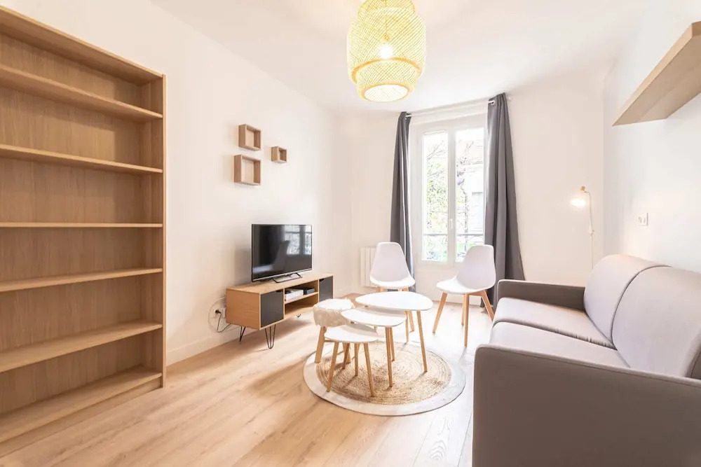 Luminous and Design Appt Close to Paris