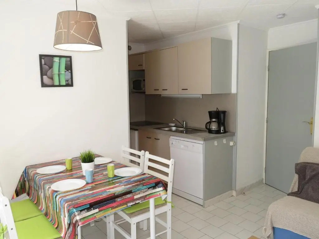 Appartement Sète, 2 Pièces, 4 Personnes - Fr-1-338-82
