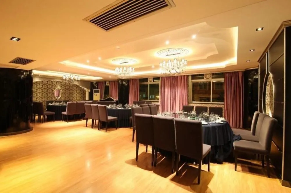 Hechi Shuntai Hotel