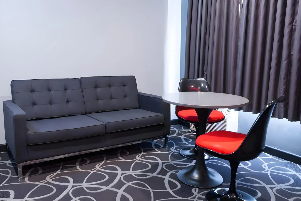 Astro Pasadena Hotel