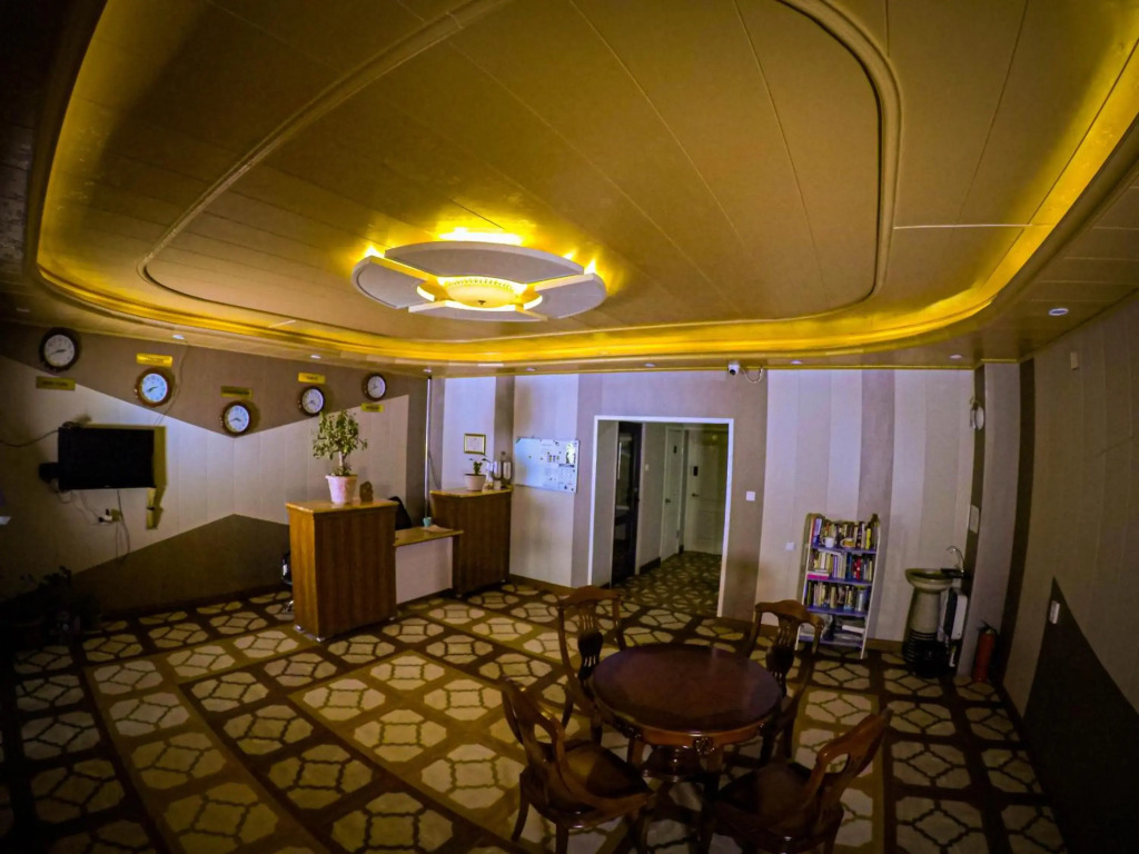 LG53 Tour & Hostel