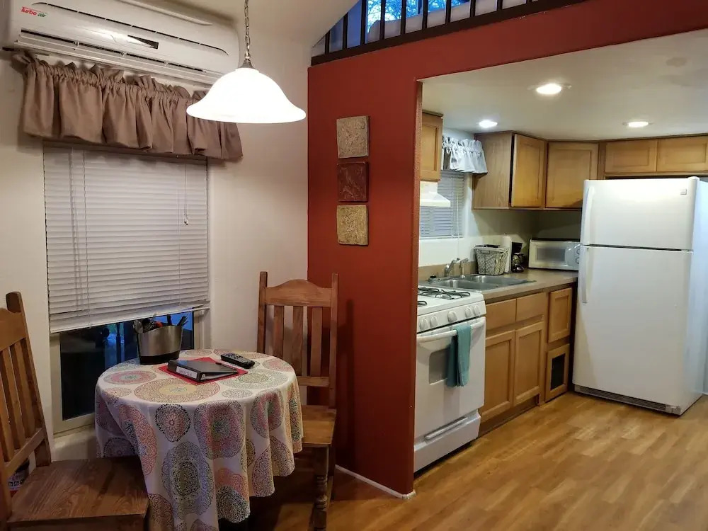 Mendelbaum Winery Guest Cabins