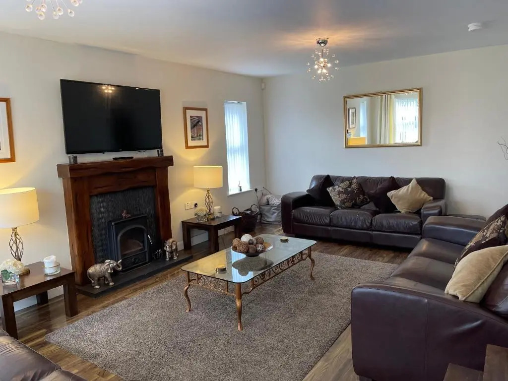 Luxury Portrush Holiday Homes - The Grange, Portrush Sleeps 12 - 6 bedrooms