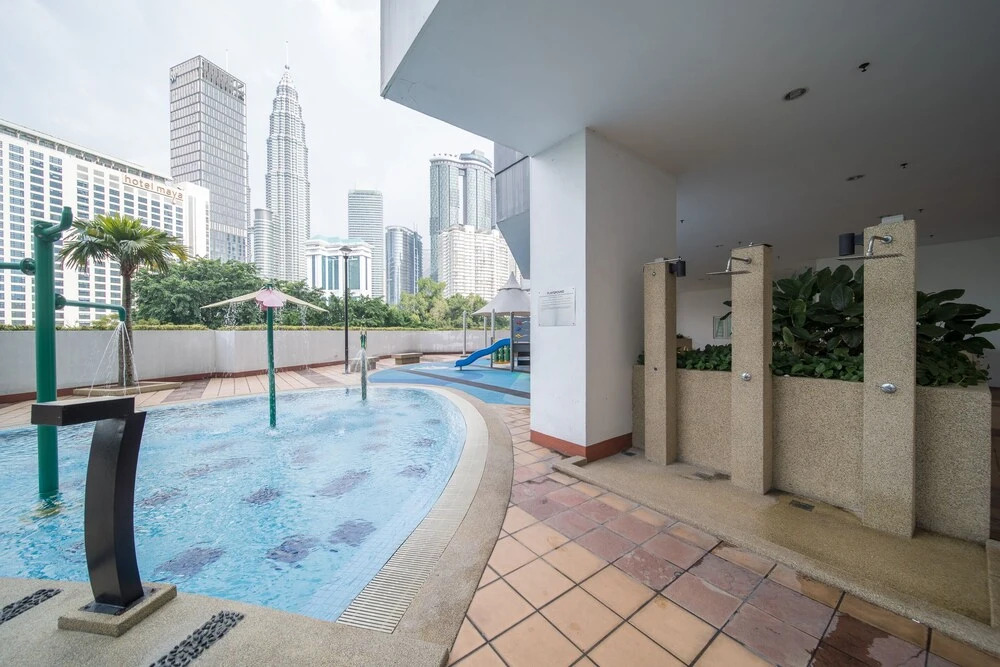 Crest Jalan Sultan Ismail by OYO Rooms