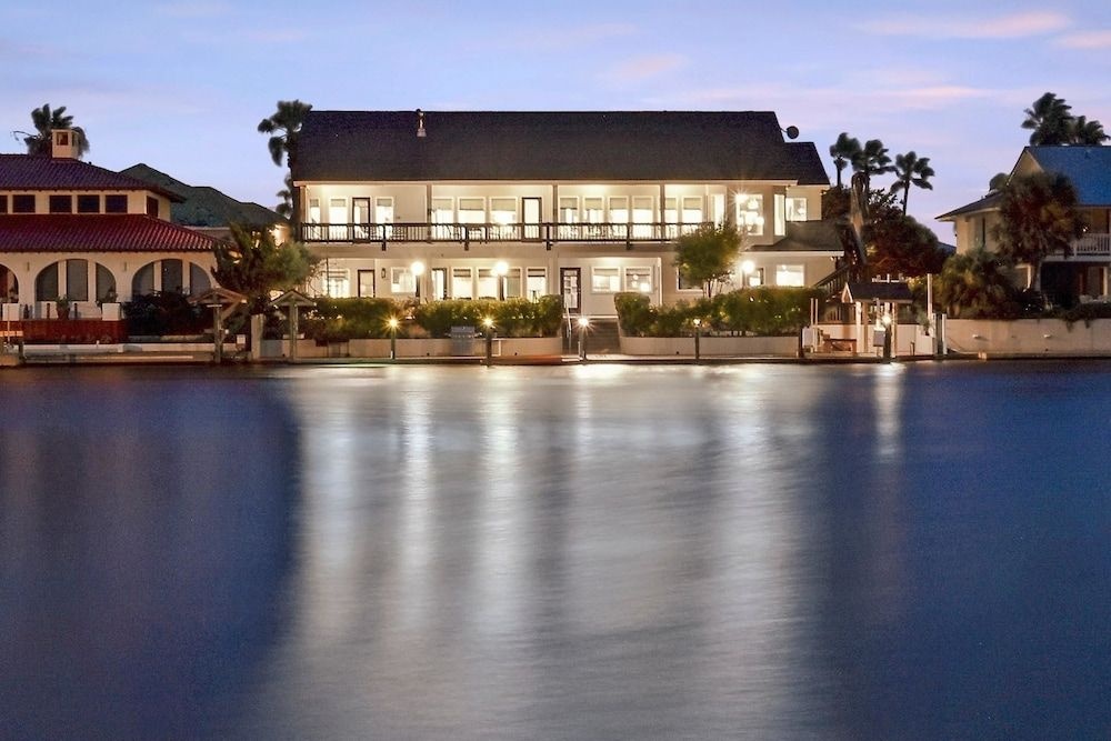 Family Friendly, Beautiful Home for Fishing in Style