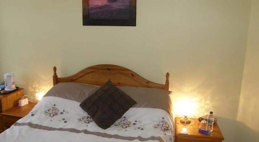 Kingswinford Guest House with Free Parking