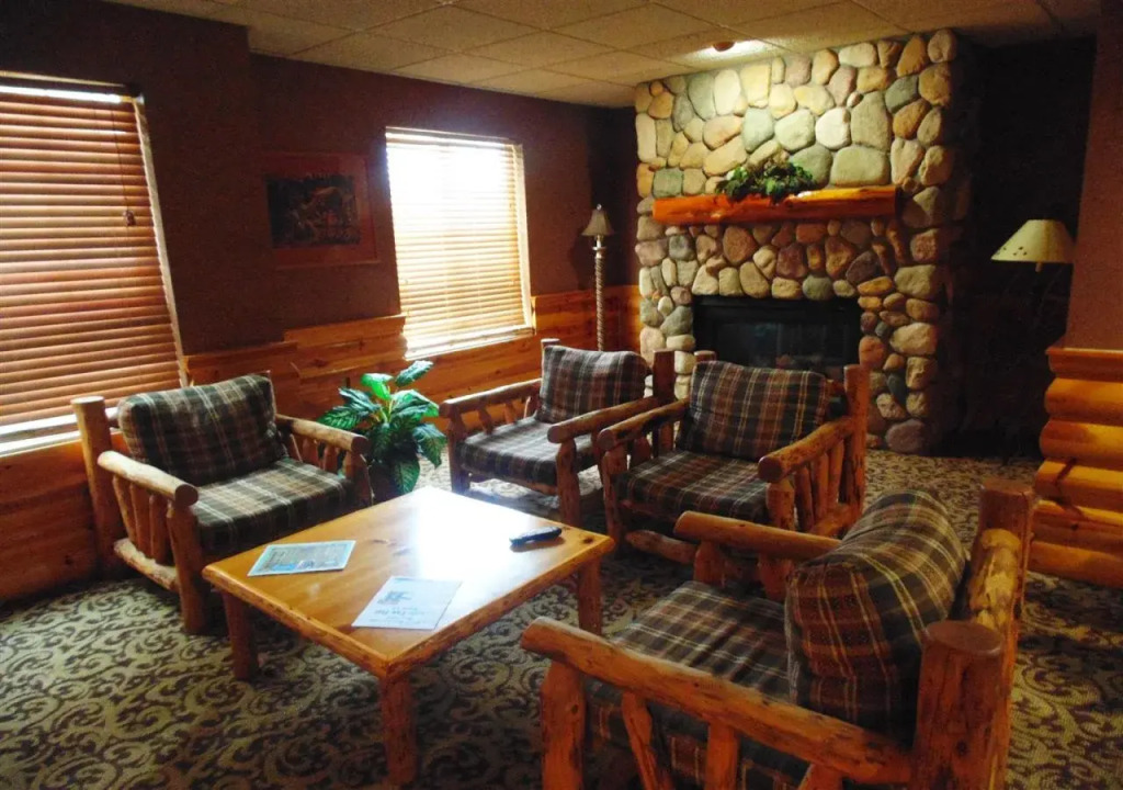 American Inn and Suites Houghton Lake