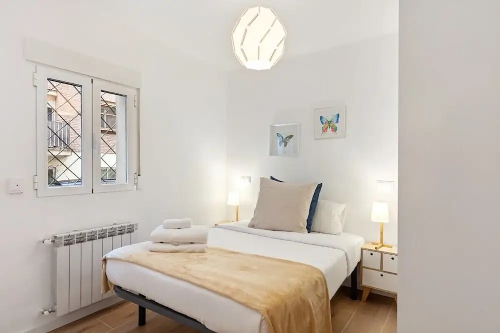 Bright & Modern Two Bed Apartment in Madrid