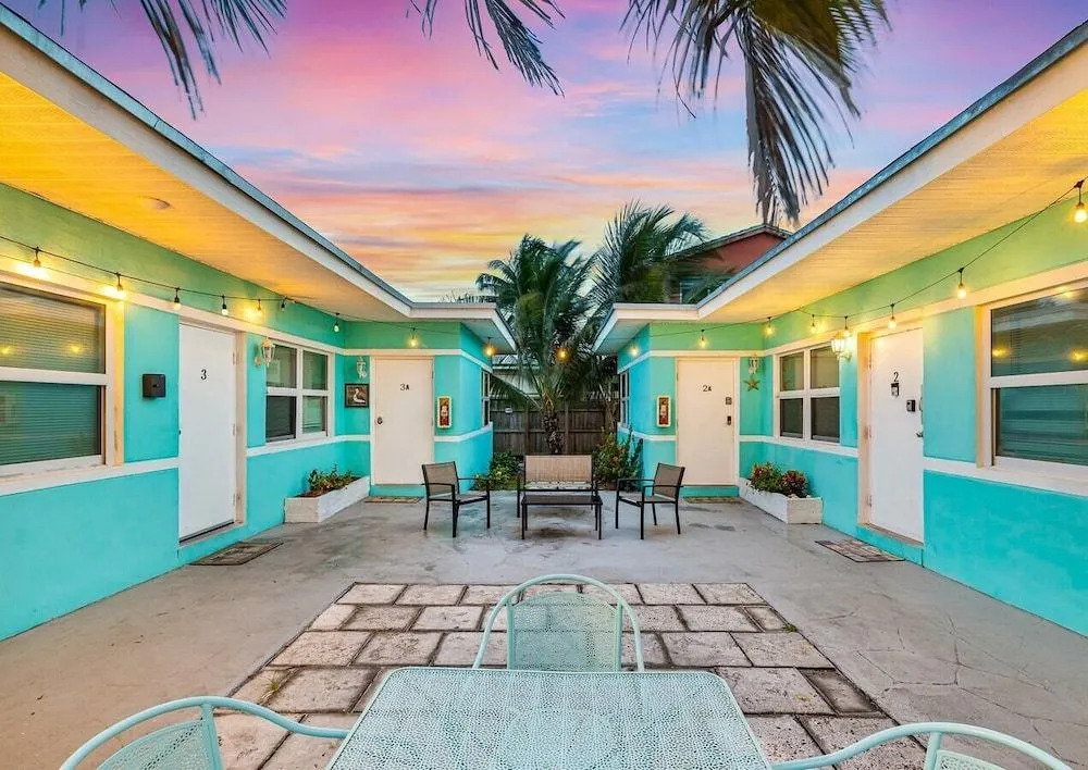 Discount! Modern Ocean-side Studio, 1br/1bath, Hollywood, Free Parking + Bbq!
