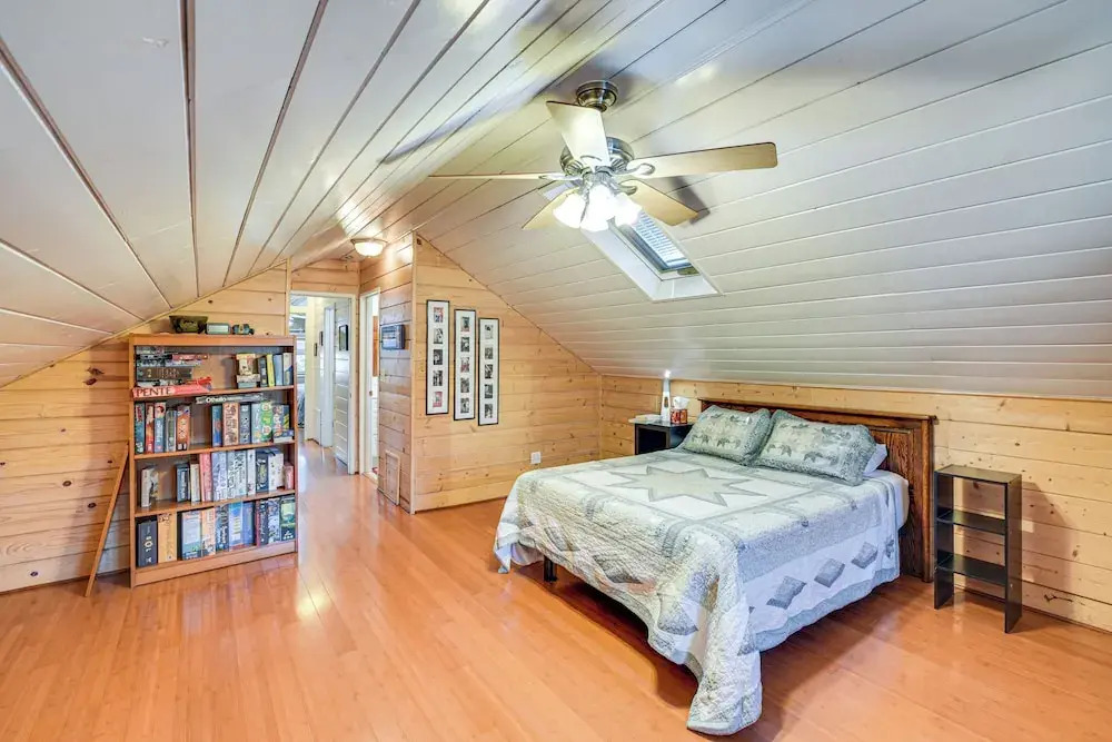 6 Blocks to Sjsu: Cozy Bungalow w/ Deck & Koi Pond
