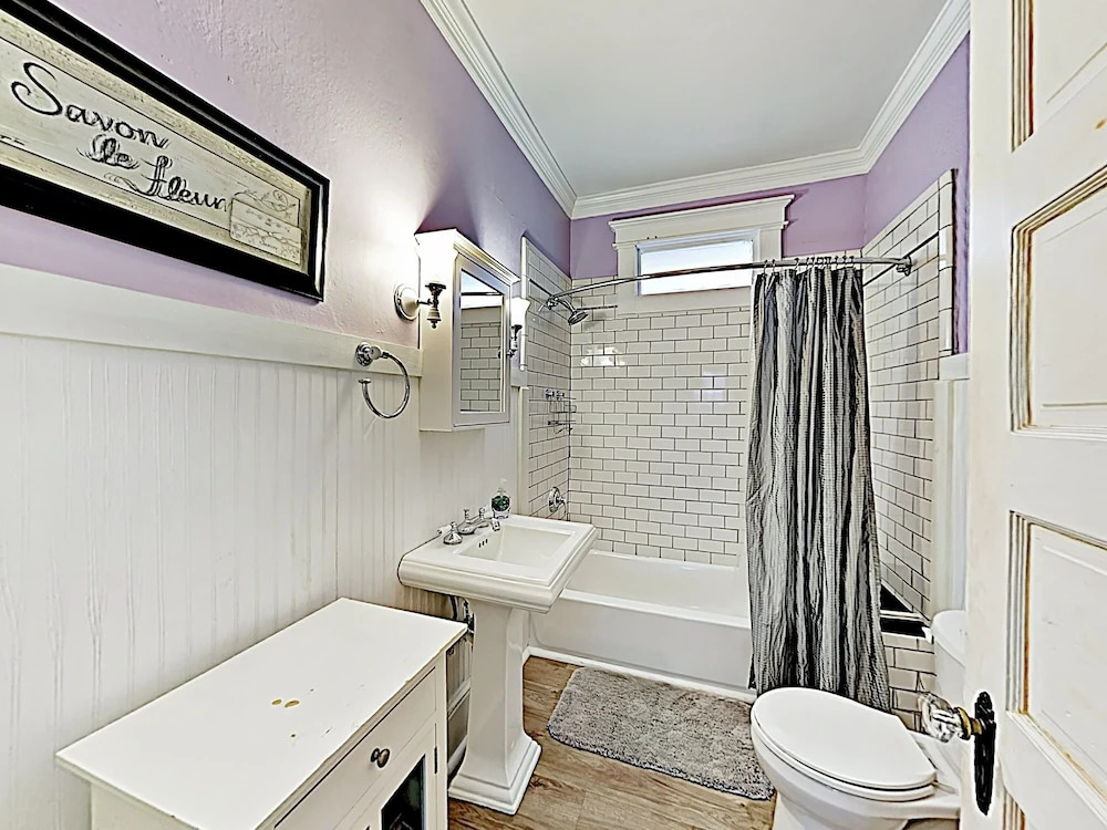 Sunny W/ Wraparound Porch 2 Bedroom Home