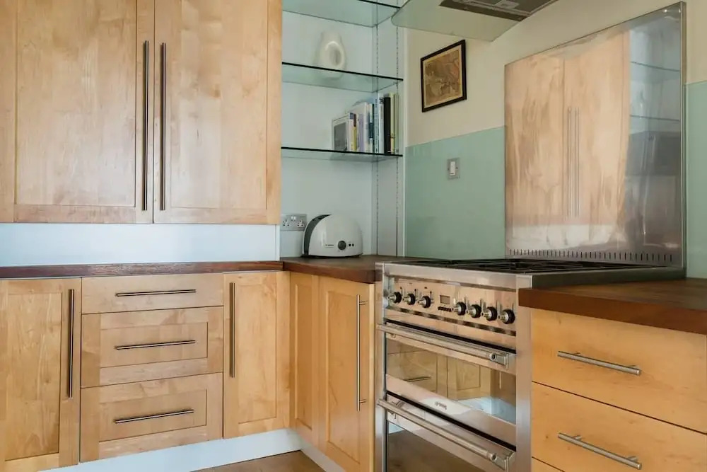 Spacious 2BR Flat in Kensington