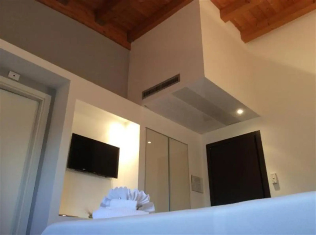 15.92 Hotel