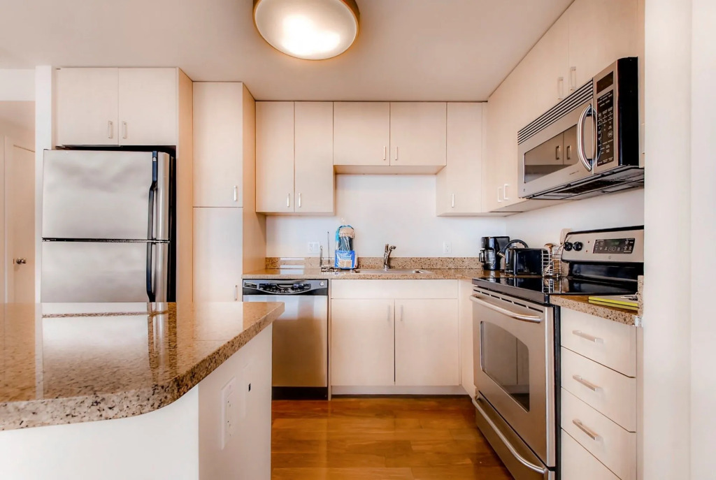 Global Luxury Suites at China Town