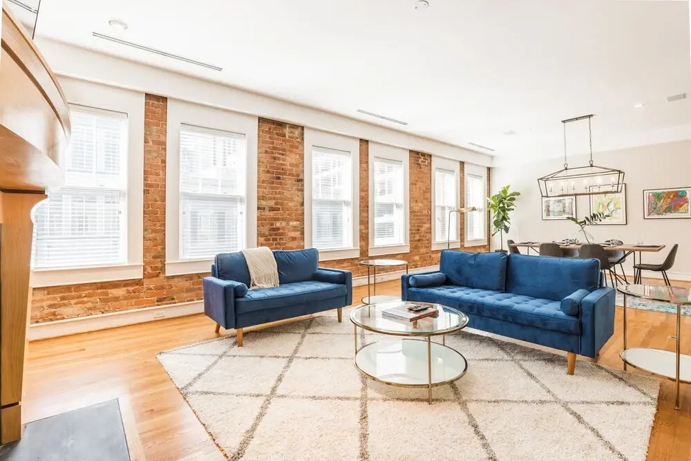 Red Door Apartment ~ 3-king Beds ~ Center Of D-twn