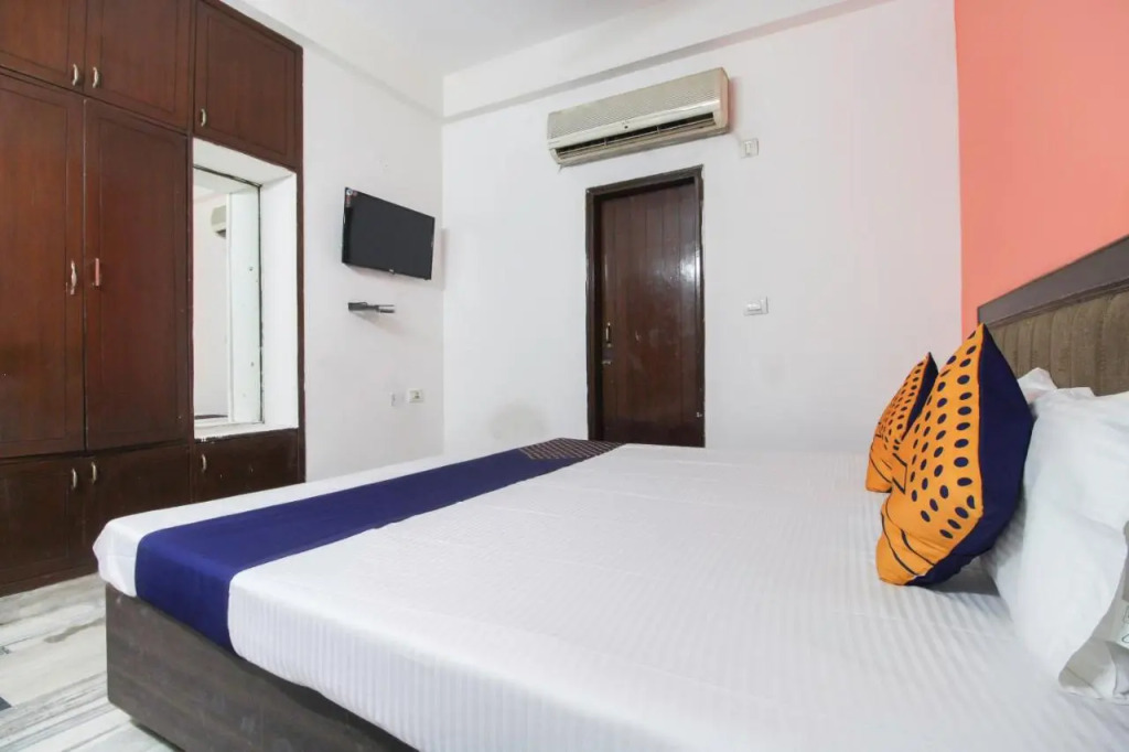 Goroomgo Viren Pacific Agra
