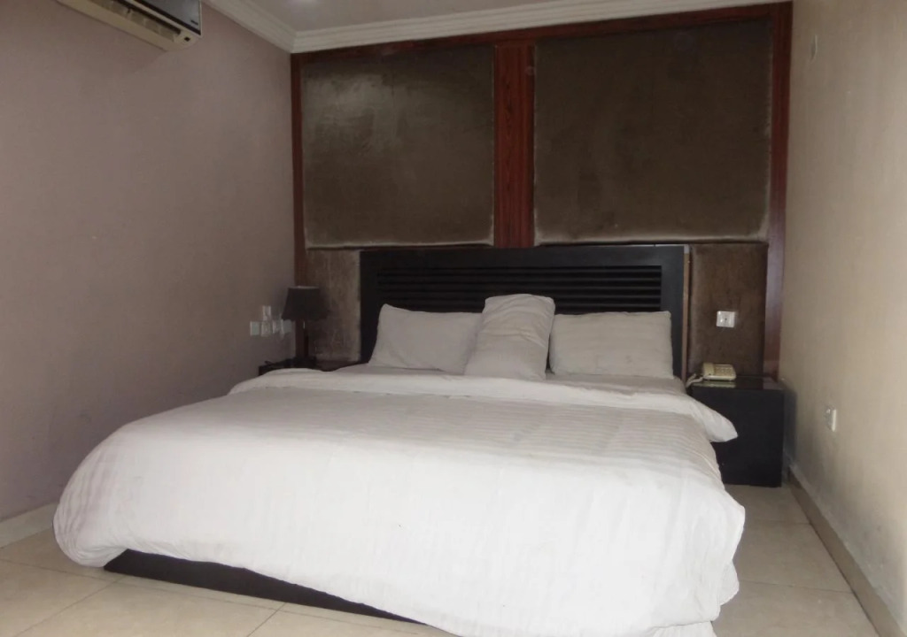 Serena Hotel & Suites