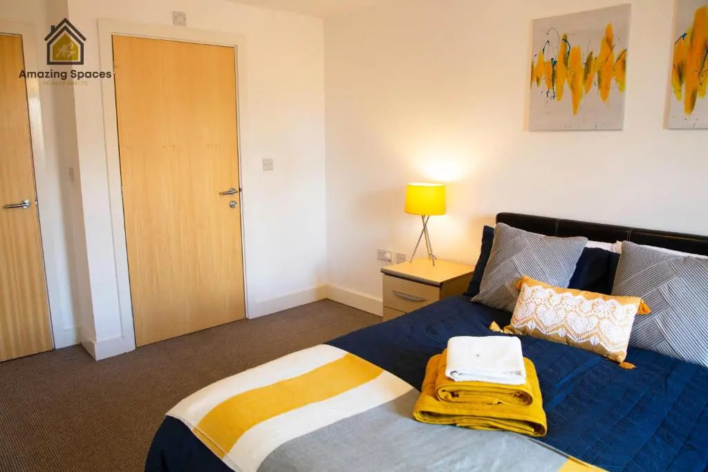 Executive 2 Bed Flat in Stockton Heath by Amazing Spaces Relocations Ltd
